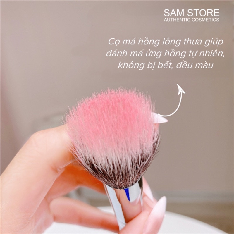 Cọ má hồng lông thưa cao cấp với thiết kế đặc biệt giúp đánh má tự nhiên ửng hồng không lo bị bết