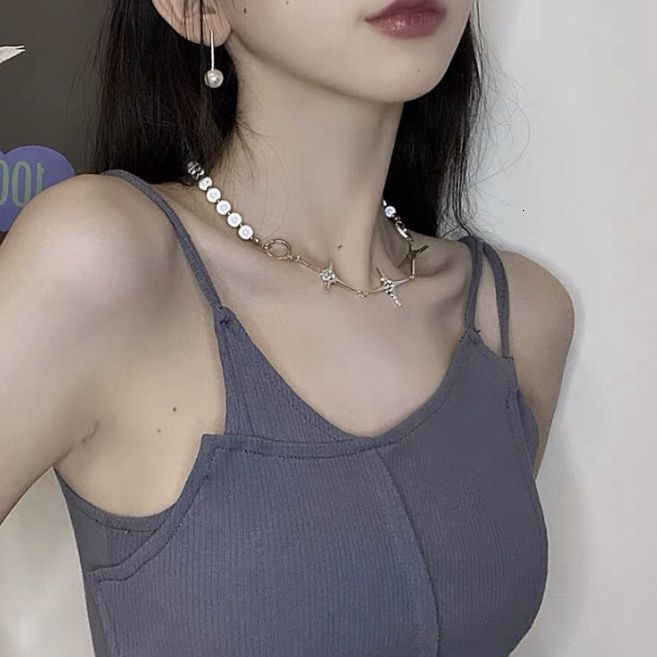 Vòng cổ chuỗi hạt ngọc trai màu trắng và xanh dương phối mặt hình chữ thập đính đá cá tính