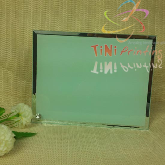 KHUNG HÌNH THỦY TINH KHUNG HÌNH KH01 (18X23X0.5CM) IN HÌNH THEO YÊU CẦU