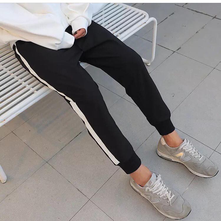 JOGGER PANTS UNISEX – QUẦN JOKER LINE 1 SỌC ỐNG BÓ THỂ THAO NAM NỮ MẶC CẶP – FREESTYLE 5