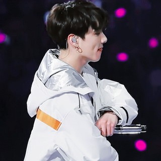 ẢNH THẬT ÁO KHOÁC NASA JUNGKOOK BTS
