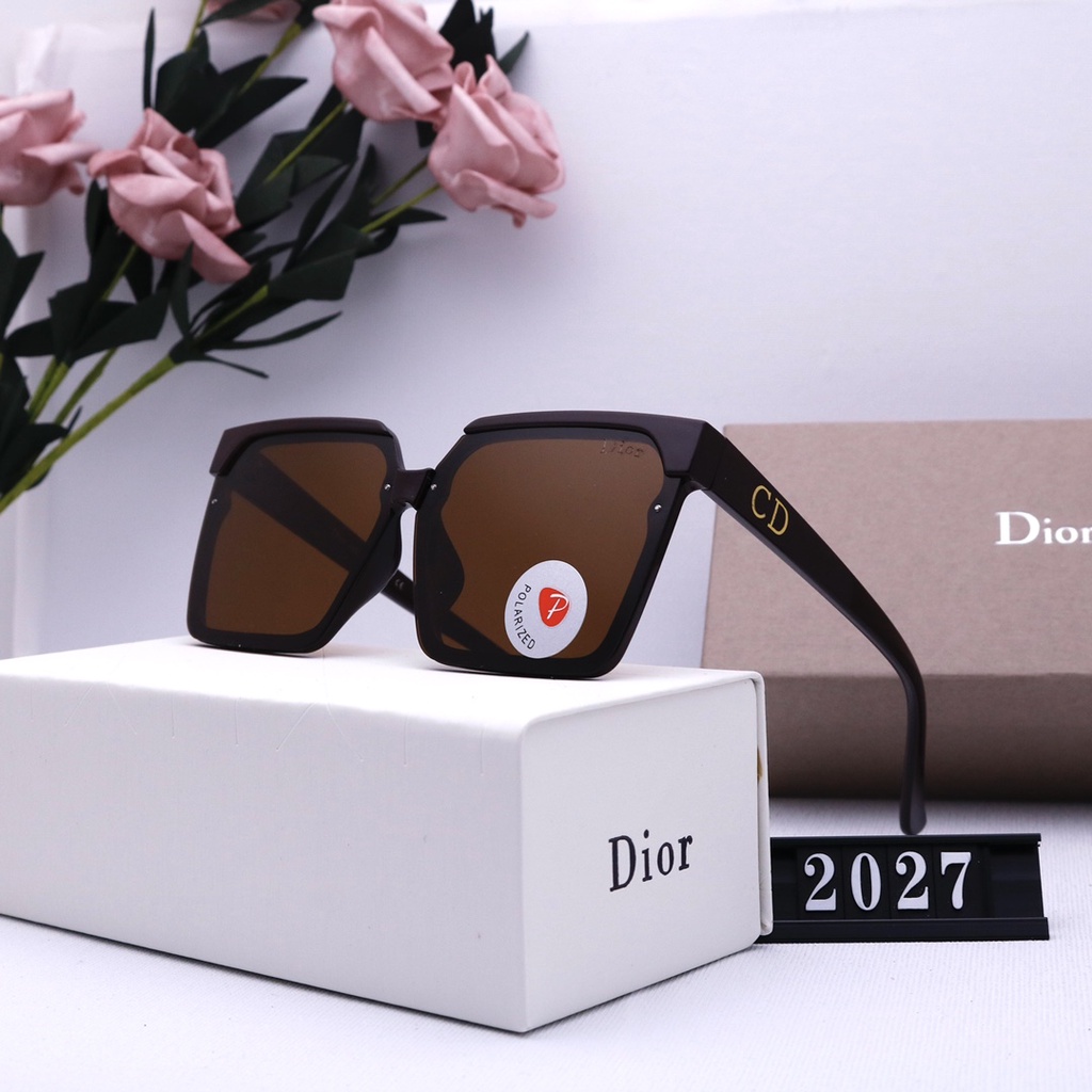 ! Dior!! Kính mát phân cực chống ánh sáng xanh mới cho nữ