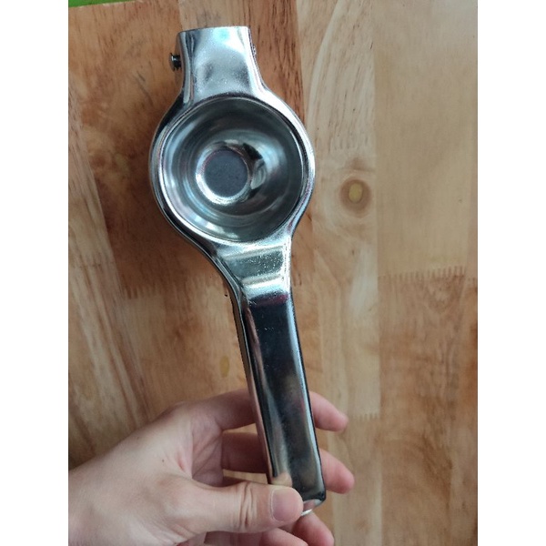 Dụng cụ vắt nước chanh inox