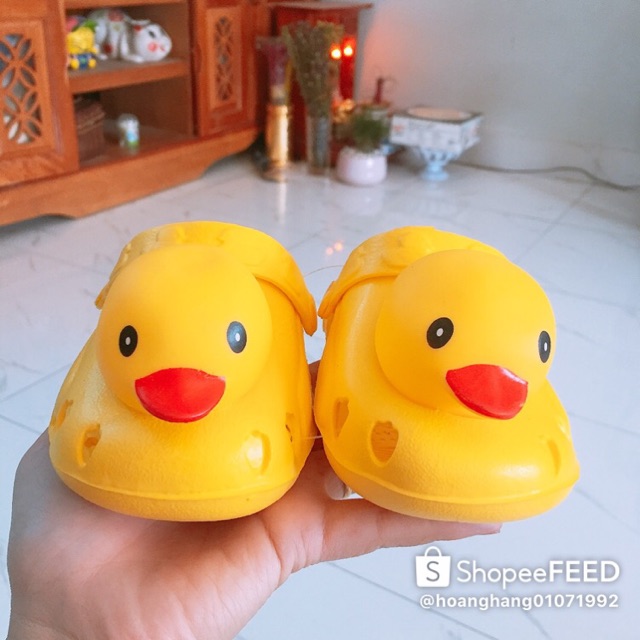 Dép vịt Thái