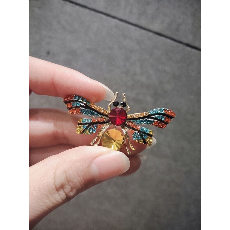 Charm ong 2 màu gắn dép havaianas