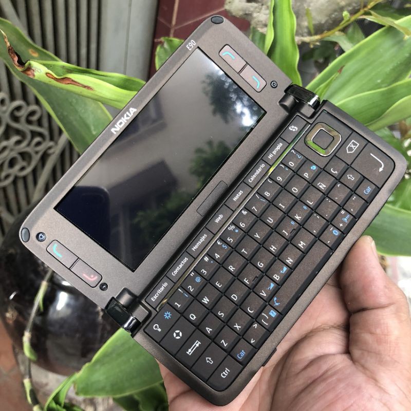 Điện thoại nokia E90