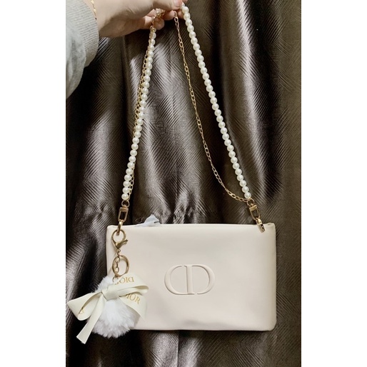 Gift dior màu kem ví di ò