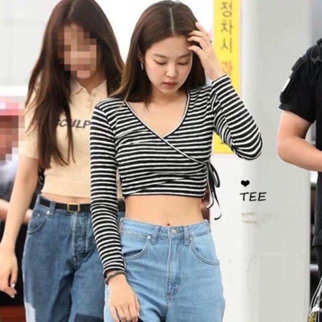Áo crop top kẻ Jennie