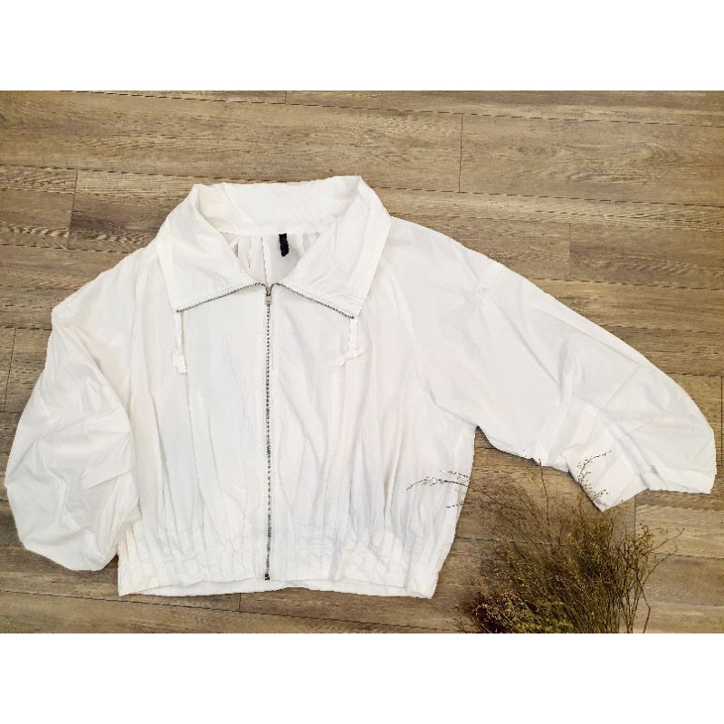 H&N 2hand shop:Sơmi trắng tuyển