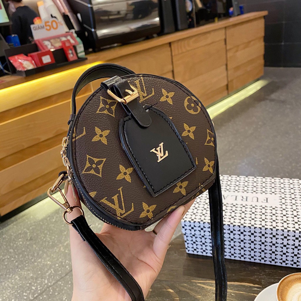 Túi Trống Tròn Phiên Bản Mini Gắn Tag Hot Trend | BigBuy360 - bigbuy360.vn