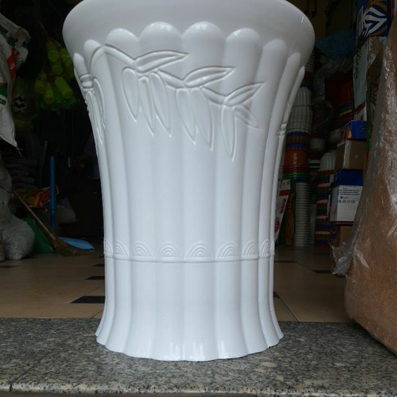 Chậu nhựa trồng cây kiểu ống trúc size đại cao 47cm, đường kính 39cm.