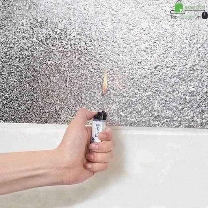 Cuộn giấy bạc dán bếp cách nhiệt, miếng decal dán tường nhà bếp chống thấm dầu mỡ bền đẹp