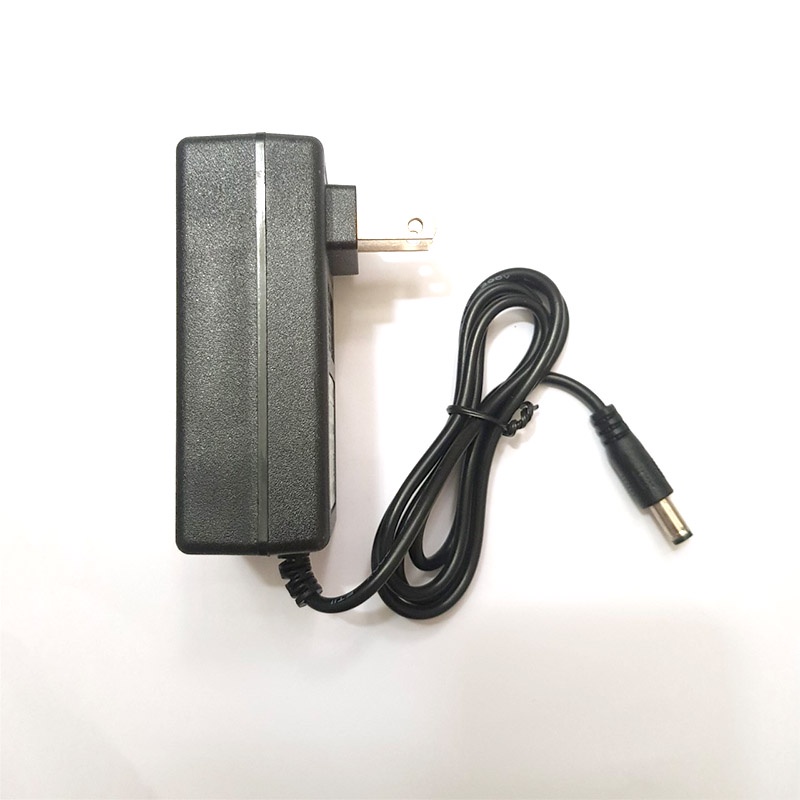 Sạc 4s 16.8v 2a vuông, chuyên sạc pin Li-ion 14.4V, có đèn báo đầy.