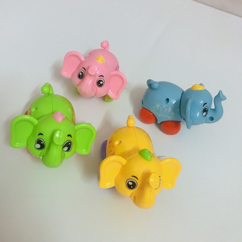 Với con chạy cót ngộ nghĩnh