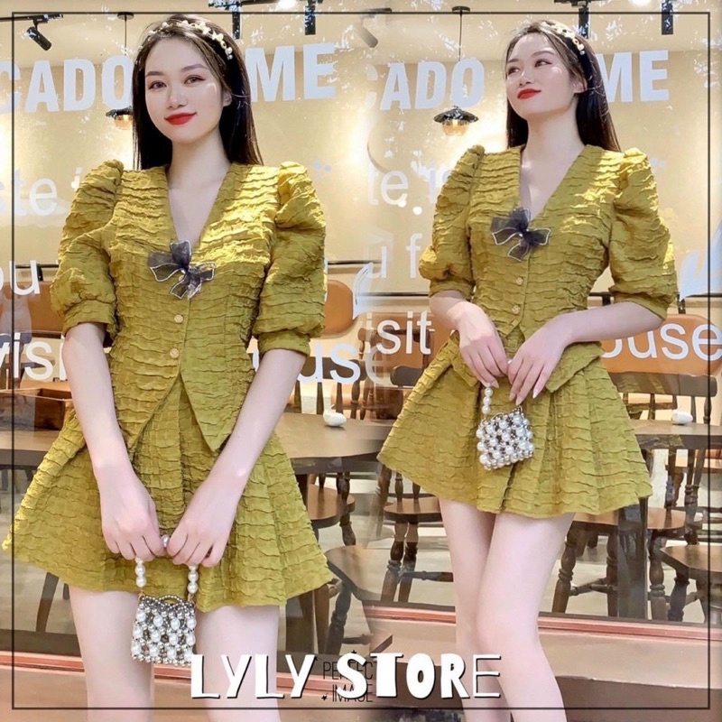 Áo kiểu và chân váy xếp li to sang trọng tiệc cưới