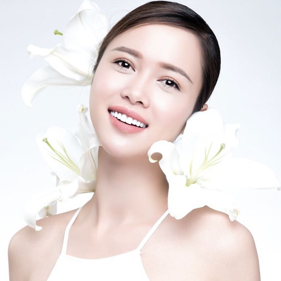 Kem body Ngày & Đêm Trắng Da Erina VIP Cherry SPF 45 UVA/UVB++ 250g THÁI LAN