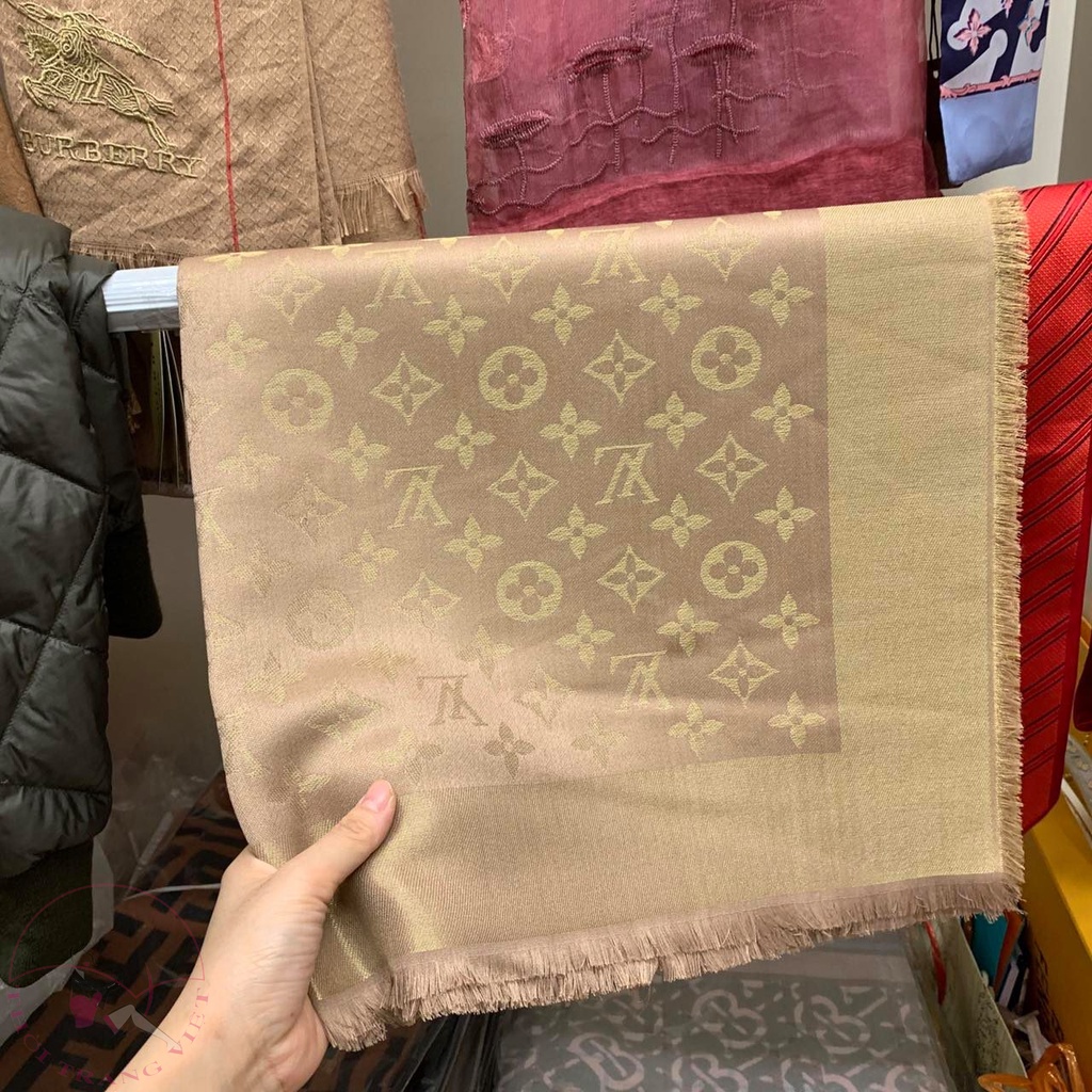 Khăn Choàng Lụa Vuông Be Nhũ Vàng Lv siêu cấp 1.4m