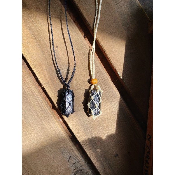 Vòng cổ Black Toumaline đan macrame
