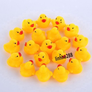 Đàn vịt thả bồn tắm cho bé một mẹ 3 con bóp chít chít