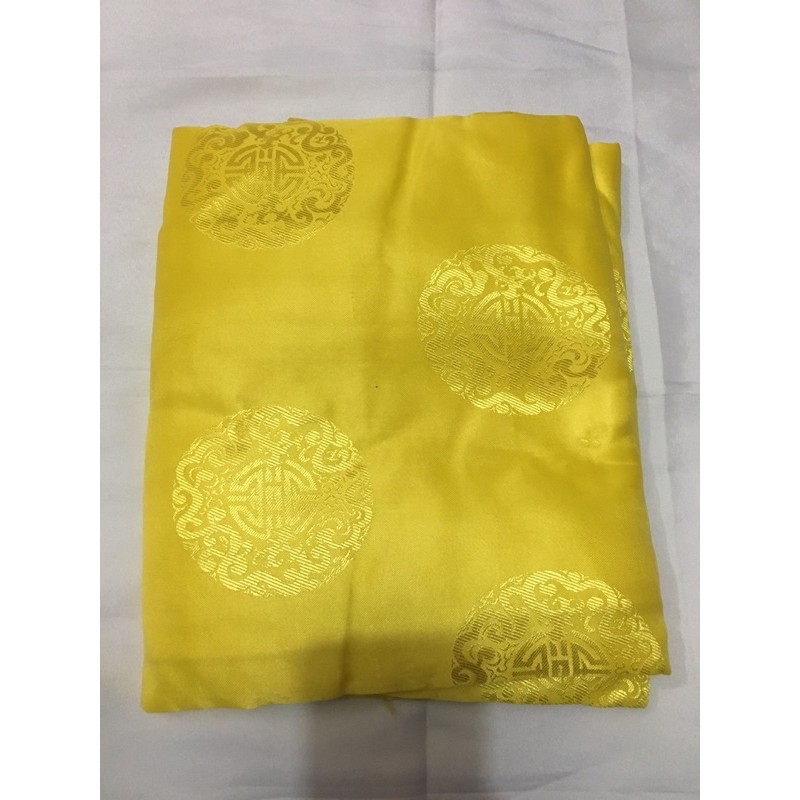 Áo tế, Áo lễ, Áo dâng hương. vải sài gòn loại phi đẹp in hoa thọ tay rộng 33cm