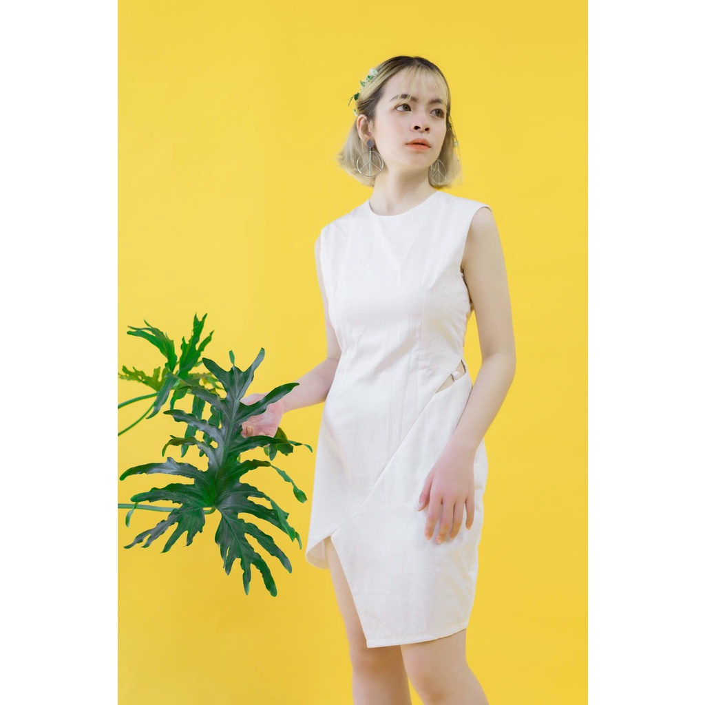 Đầm Trắng cut out eo