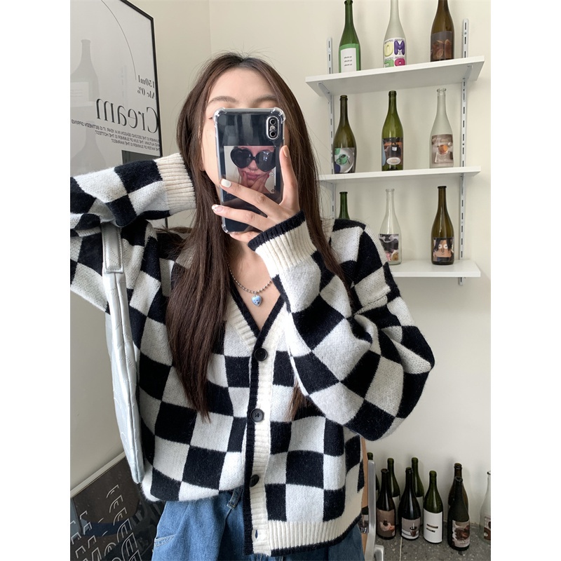 Áo khoác cardigan dệt kim dáng rộng sọc caro thời trang Hàn Quốc cổ điển 2 màu tùy chọn cho nữ | BigBuy360 - bigbuy360.vn