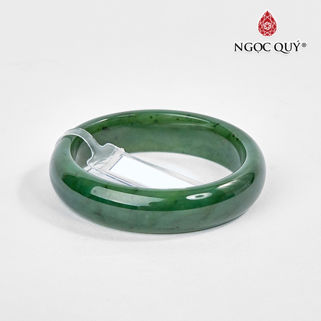 Vòng tay ngọc bích liền khối bản hẹ nephrite - Ngọc Quý
