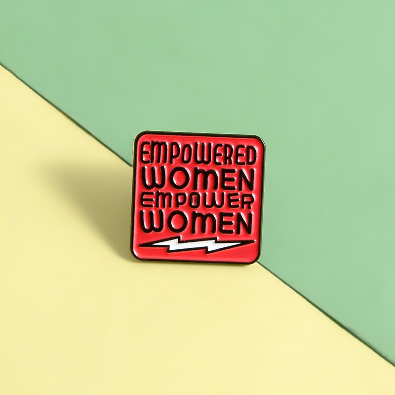 Ghim Cài Áo Kim Loại Tráng Men Hình Vuông Màu Đỏ Phổ Biến Làm Quà Tặng Cho Bạn Bè