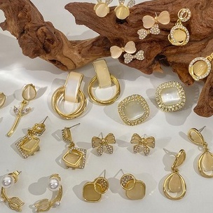 Đôi Khuyên Tai Hình Mắt Mèo Phong Cách Hàn Quốc Sang Trọng Dành Cho Nữ