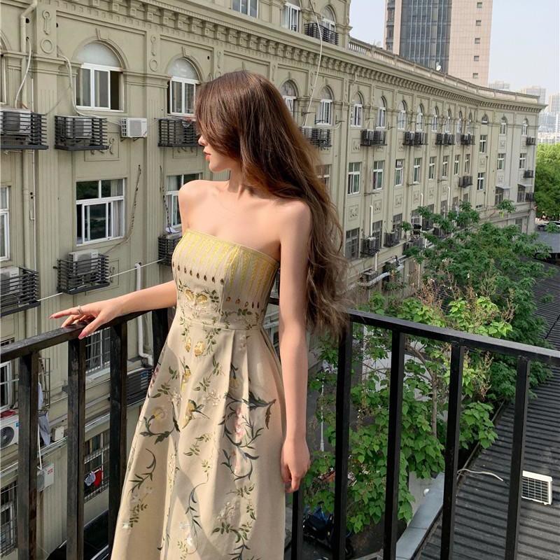 Summer of 2022, mature style, gentle, sexy, floral top, feminine, niche, slim waist, fashion design