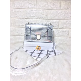 (TẶNG TÚI GẤM ĐỎ MAY MẮN hoặc VÒNG TAY CHỈ ĐỎ MAY MẮN)Túi xách nữ DRM bạc khóa sập
