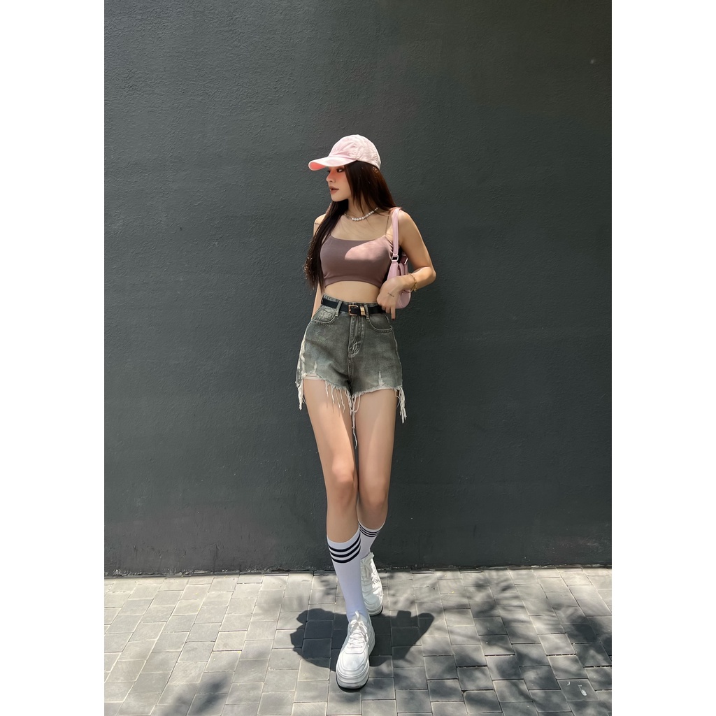 Áo Croptop 2 Dây Trơn LSEOUL A2561 Chất Thun Co Dãn Thoáng Mát Trẻ Trung Năng Động 3 Màu Basic Dễ Phối