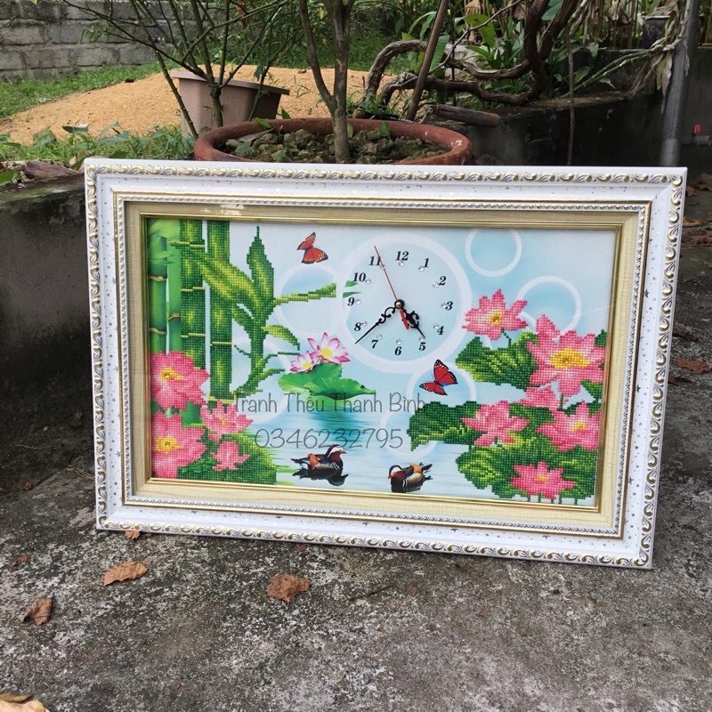 Tranh đính đá thành phẩm đồng hồ Hoa Sen Vs070 ( đã đính , chưa khung )