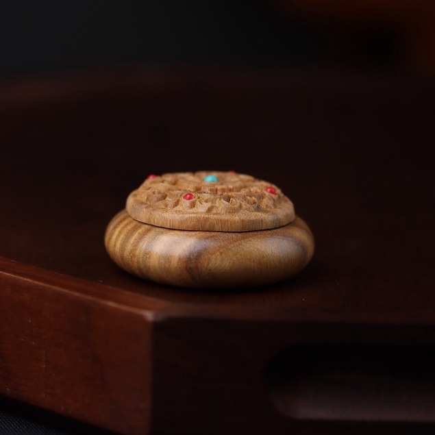 Hộp Gỗ Đàn Hương Xanh Tự Nhiên Cỡ 4.2 * 1.8cm Dùng Tạo Mùi Hương Cho Xe Hơi