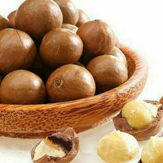 Hạt macca cưa vỏ gói 500 g.
