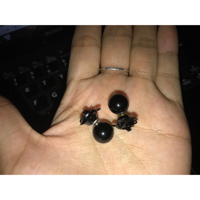 Hoa tai/khuyên tai đen