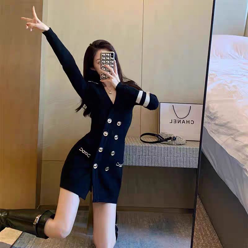 Đầm body len tăm màu đen khuy vàng tiểu thư sang chảnh