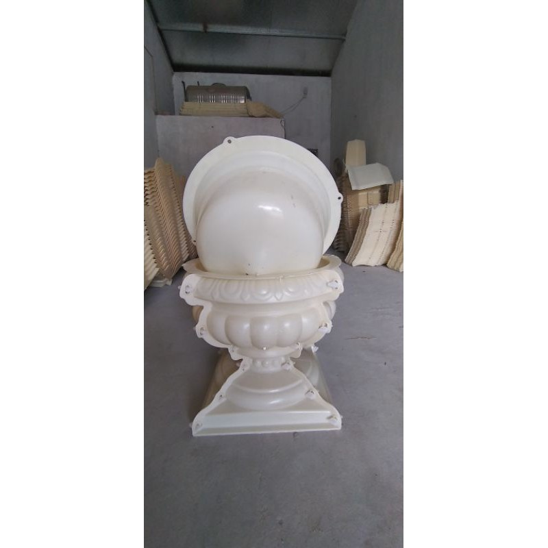 Khuôn đúc chậu cảnh hình ly chân vuông rộng 47 cao 40 cm