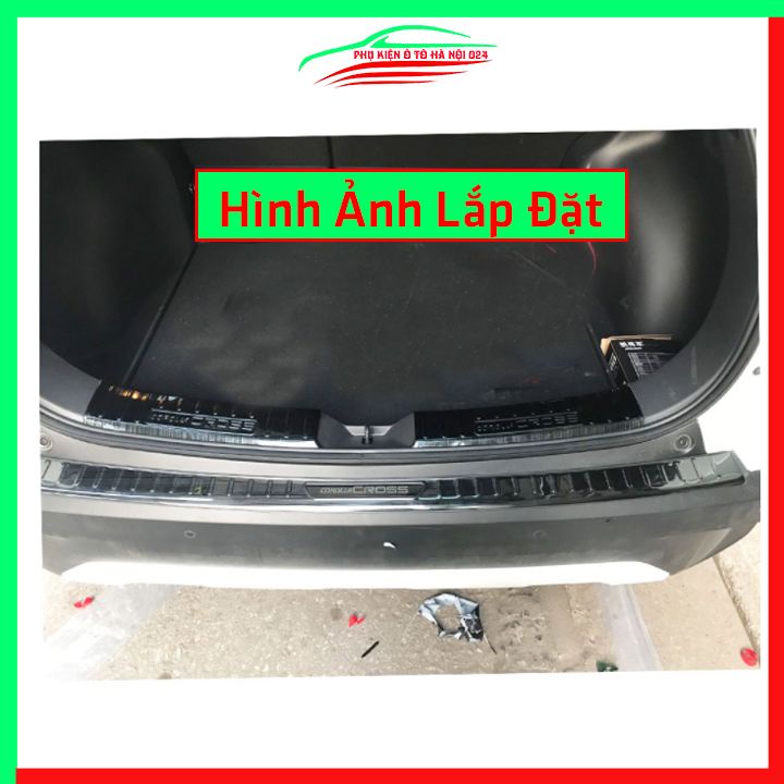 Ốp chống trầy cốp Corolla Cross 2020-2023 Vân Titan