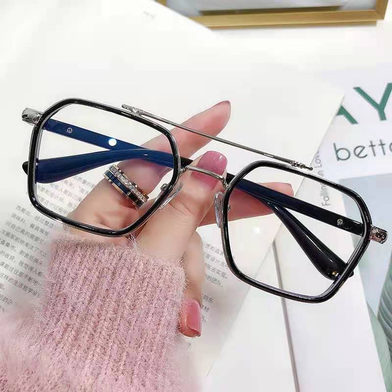 Mắt kính tròng lớn chống ánh sáng xanh thời trang