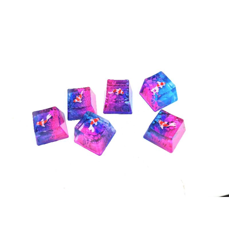 Keycap resin cá koi nhỏ tone dương hồng trang trí bàn phím cơ gaming.