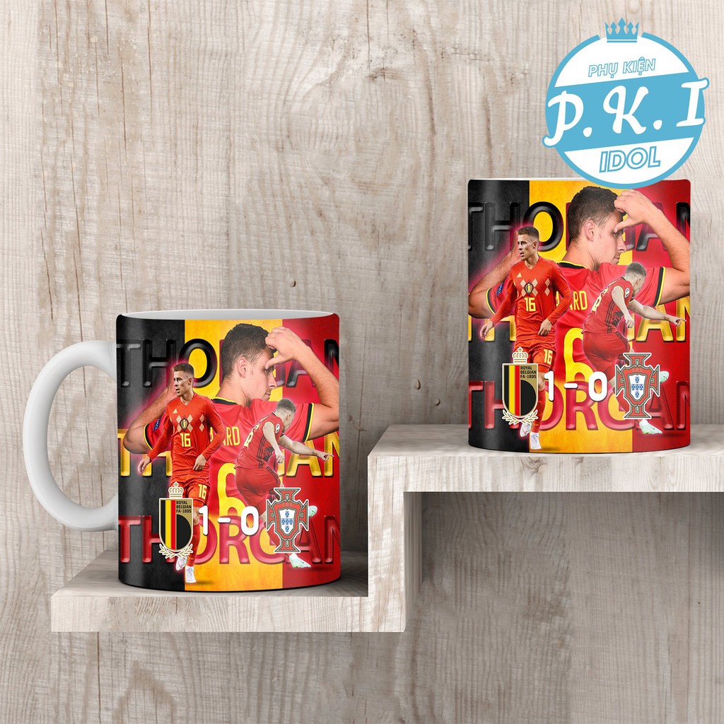 Cốc Sứ Cao Cấp In Hình Khoảnh Khắc Thor Hazard Ghi Bàn Cho Đội Tuyển Bỉ