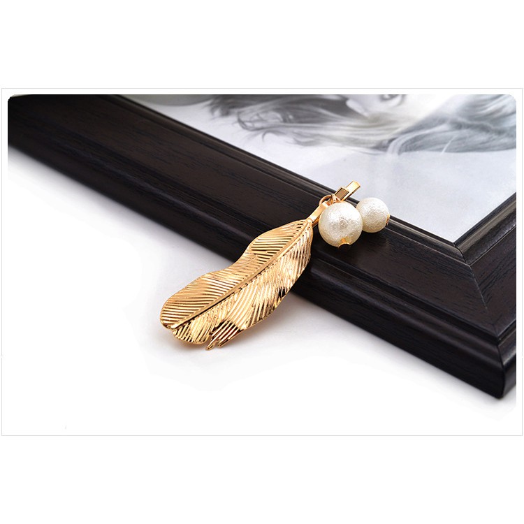 K82 Kẹp tóc lông vũ đính châu nhỏ xinh