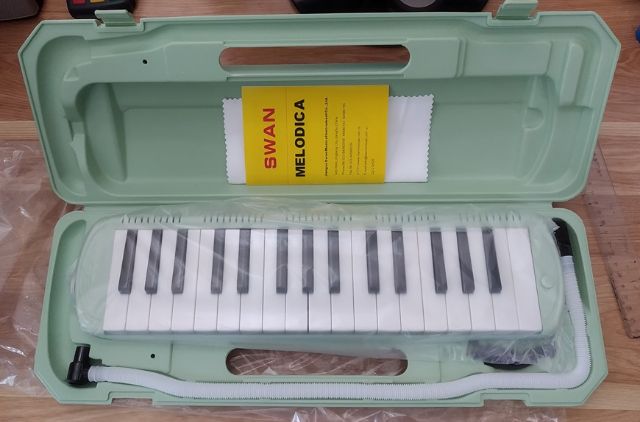 Kèn melodion swan 32 phím hộp nhựa cứng giá rẻ