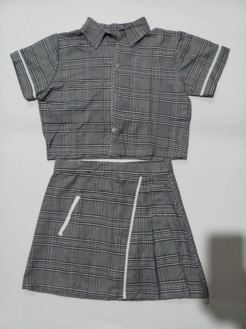 [Mã FAMARAL1 giảm 10K đơn 50K] Sét váy áo kẻ croptop Tr&Đ | BigBuy360 - bigbuy360.vn