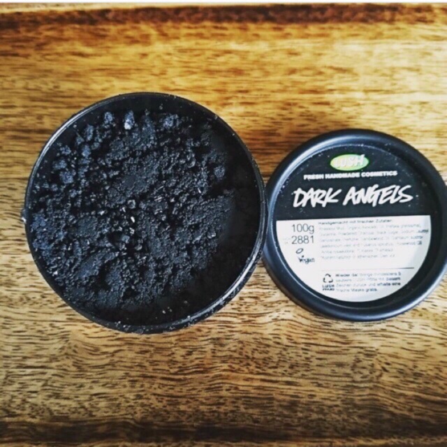 Bột rửa mặt LUSH - Dark Angels