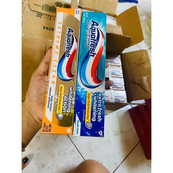 Kem Đánh Răng Aquafresh Extreme Clean Whitening Action Mỹ 158.7G