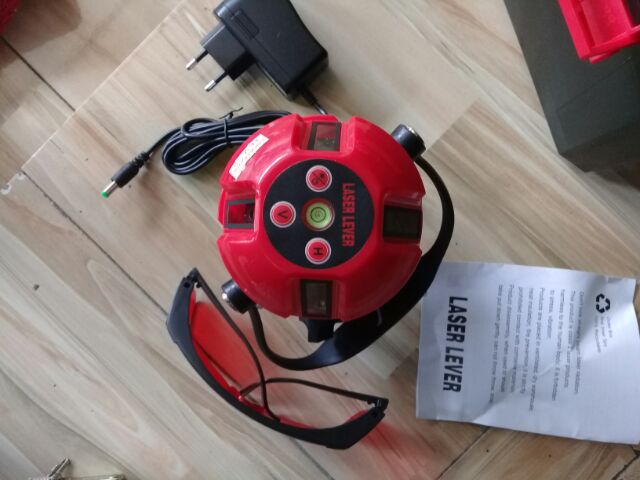 Máy cân mực laze kèm chân MT05X