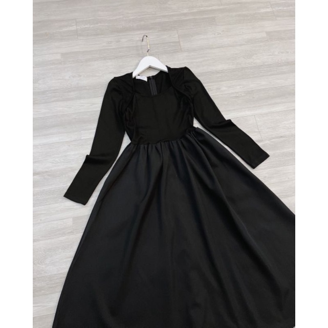 VÁY MAXI CỔ U CHÂN VÁY XOÈ