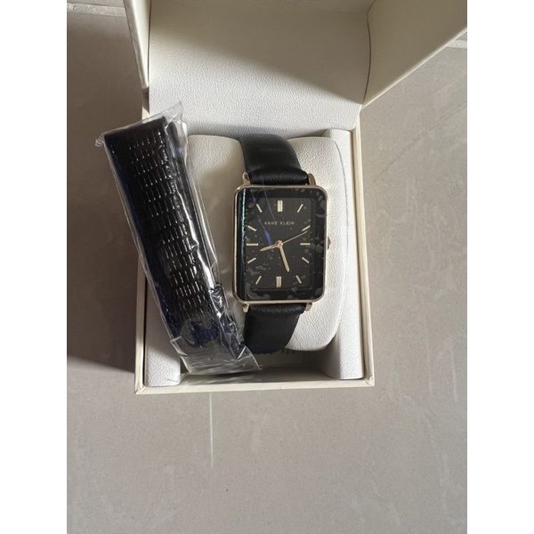 Đồng Hồ Nữ Anne Klein.